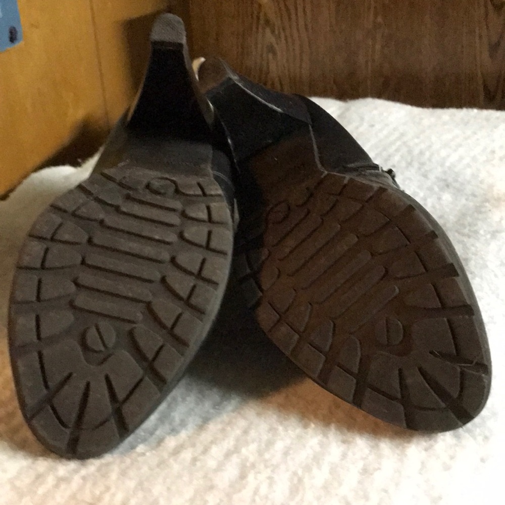 Boots - Picture 3 of 5